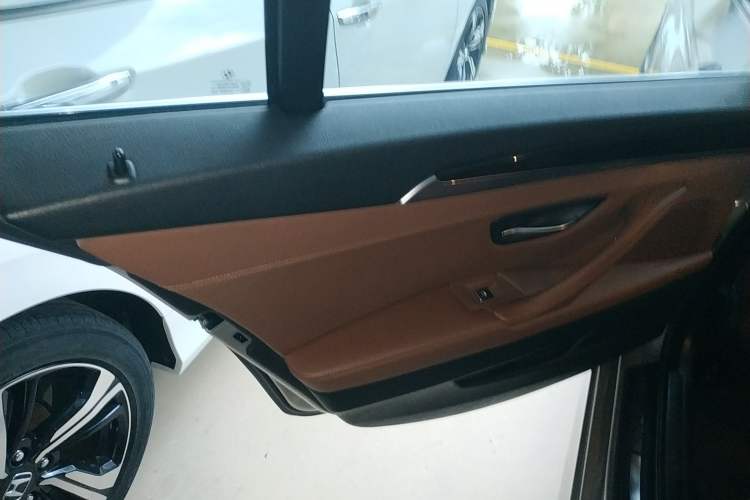 Used BMW 5 Series 2014 528Li Leading Model
