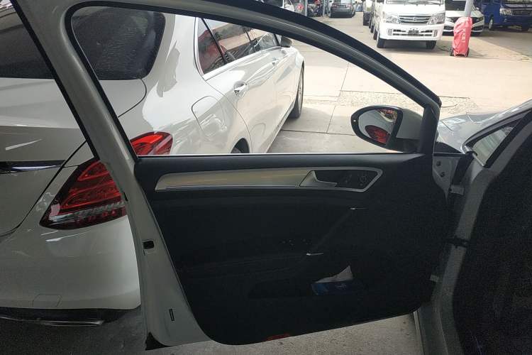 Used Volkswagen Golf Pure Electric 2020 Chari
