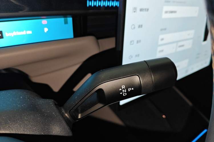 Used Lynk & Co Z10 2025 95 kWh 766 km Range Rear-Wheel Drive Max
