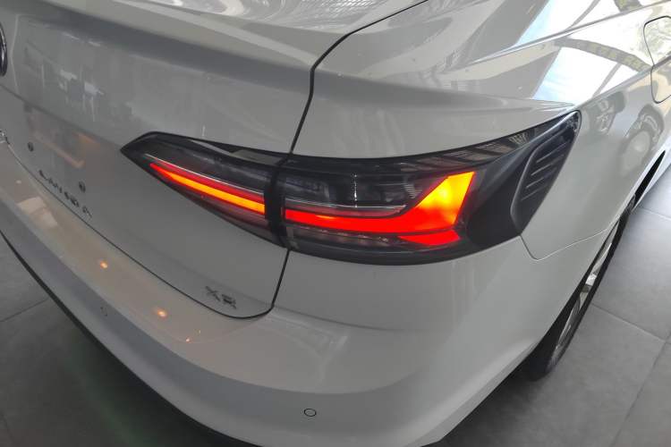 Used Volkswagen Lavida 2023 New Sharp 1.5L Automatic Excellent New Edition
