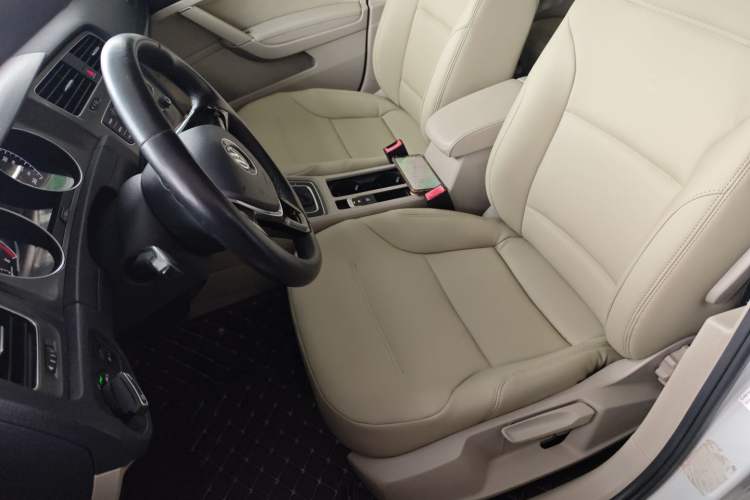 Used Volkswagen Golf 2016 230TSI Automatic Comfort Version
