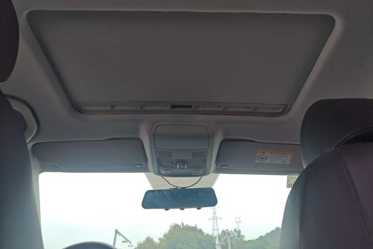 Used Volkswagen Sagitar 2015 230TSI Automatic Comfort Version
