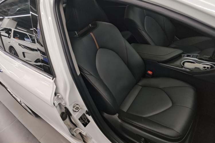 Used Toyota Camry 2021 2.0G Luxury Edition
