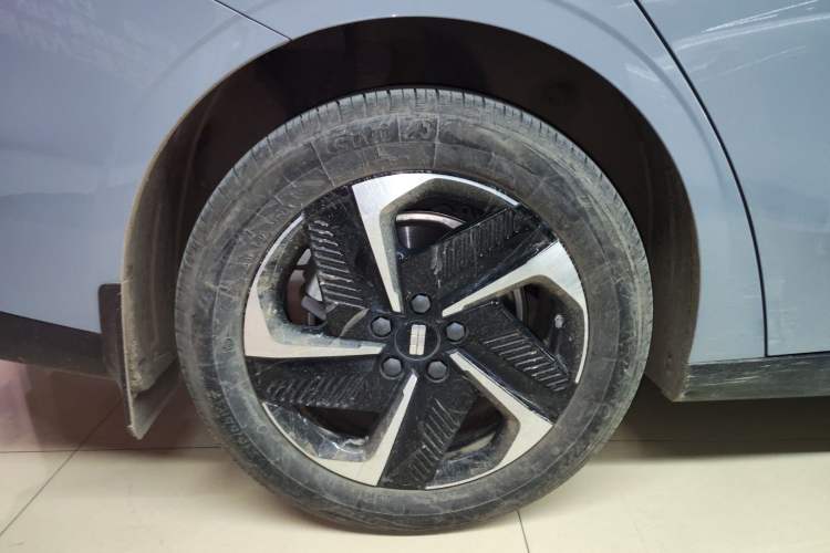 Used  L6 2023 125km MAX
