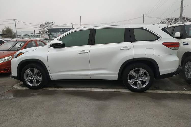 Used Toyota Highlander 2018 2.0T Four-Wheel Drive Luxury Version 7 Seats China VI Standard
