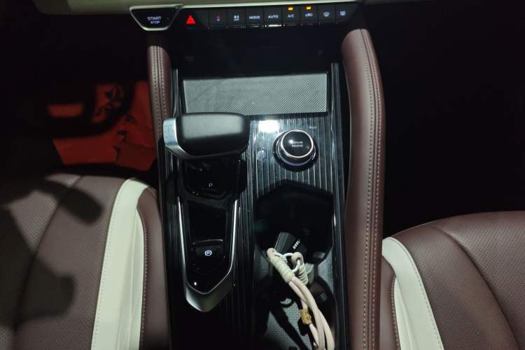 Used Geely Auto Monjaro L 2024 2.0TD High-Power Automatic Two-Wheel Drive Yunqi Version
