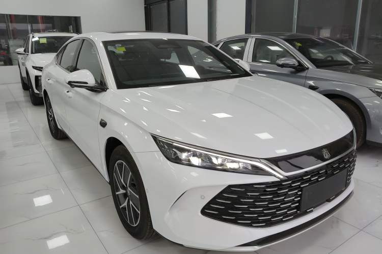 Used BYD Qin L 2025 DM-i Smart Drive 120KM Leading Model
