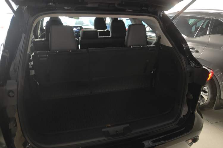 Used Toyota Highlander 2024 2.5L Smart Electric Hybrid Dual-Motor Two-Wheel Drive Luxury Version 7 Seats
