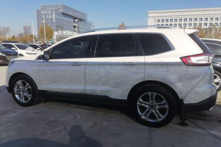 Used Ford Edge 2017 EcoBoost 245 Two-Wheel-Drive Sporty 7-Seater
