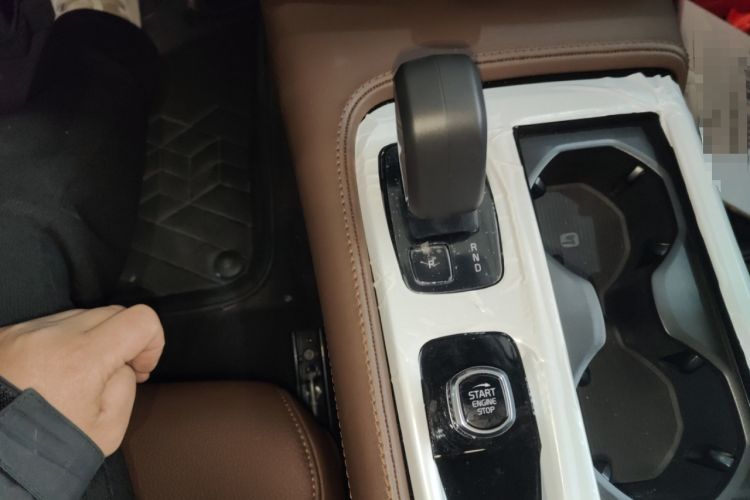 Used Volvo S90 New Energy 2025 Plug-in Hybrid Four-Wheel Drive Long-Range Zhiyi Luxury Edition
