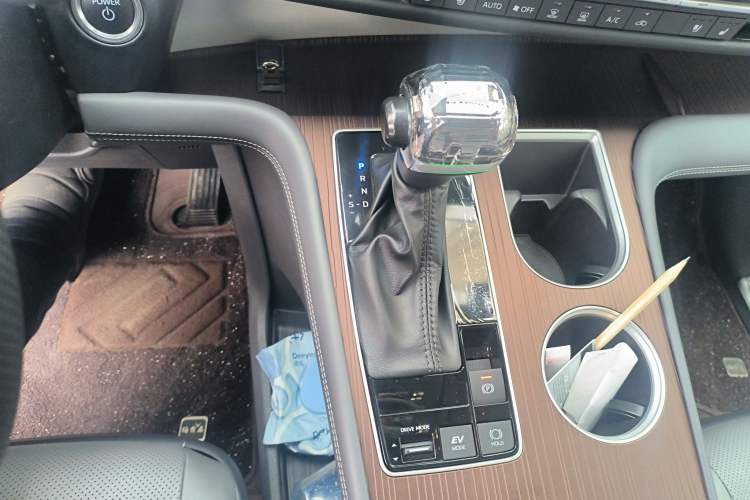 Used Toyota Granvia 2024 2.5L Hybrid Comfort Edition