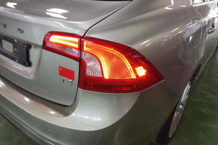 Used Volvo S60 2016 S60L T4 Zhiyuan Edition
