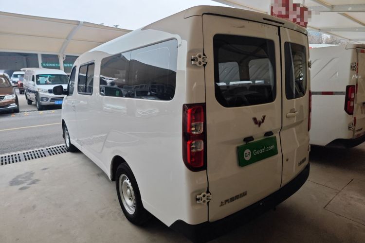 Used Wuling Yangguang 2024 300KM Comfort Version Passenger Van 75kW
