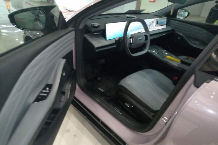 Used  E8 2024 550 km Range Rear-Drive Dragon Edition