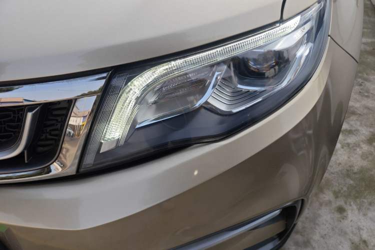 Used Geely Auto Emgrand X7 Sport 2018 1.8TD Automatic Two-Wheel Drive Smart Connect 4G Internet Edition
