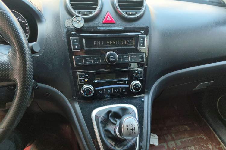 Used Haval H6 2016 Upgraded Model 1.5T Manual Two-Wheel Drive Value Edition
