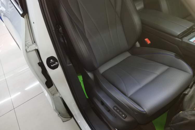 Used Volkswagen Tiguan L 2024 PRO 330TSI Two-Wheel Drive R-Line Smart Edition