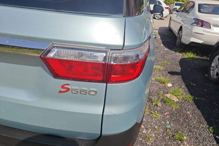 Used Dongfeng Fengon S560 2018 1.8L CVT Elite Model 7 Seats
