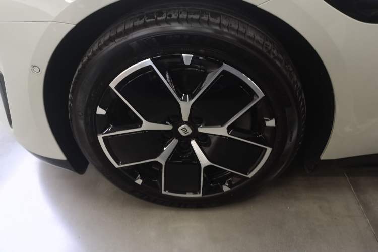 Used  SU7 2024 Rear-Drive Long-Range Intelligent Driving Version
