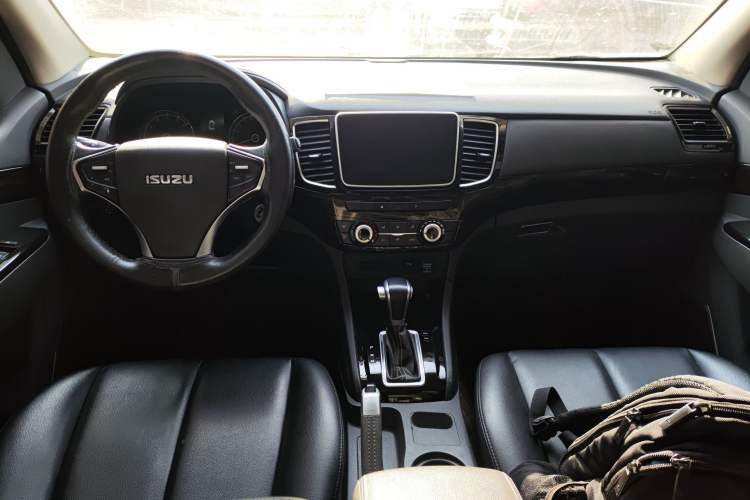 Used Isuzu D-MAX 2020 2.5T Two-Wheel Drive Automatic Navigation Version China VI Emission Standard Extended Length JE4D25Q6A