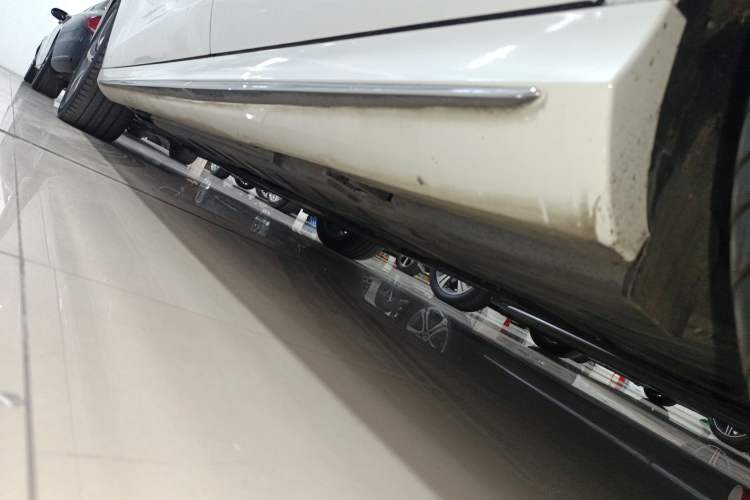 Used Mercedes-Benz E-Class 2019 E 300 L Sporty and Stylish Model