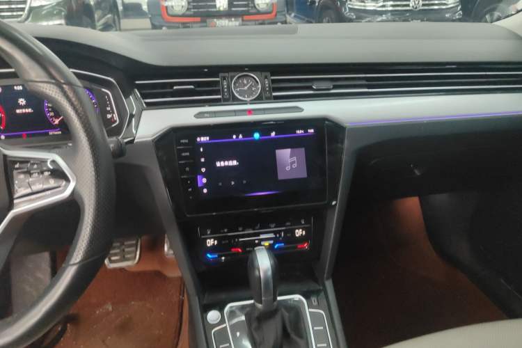 Used Volkswagen Magotan 2023 2 Million Units Limited Edition 330TSI DSG Leading Version
