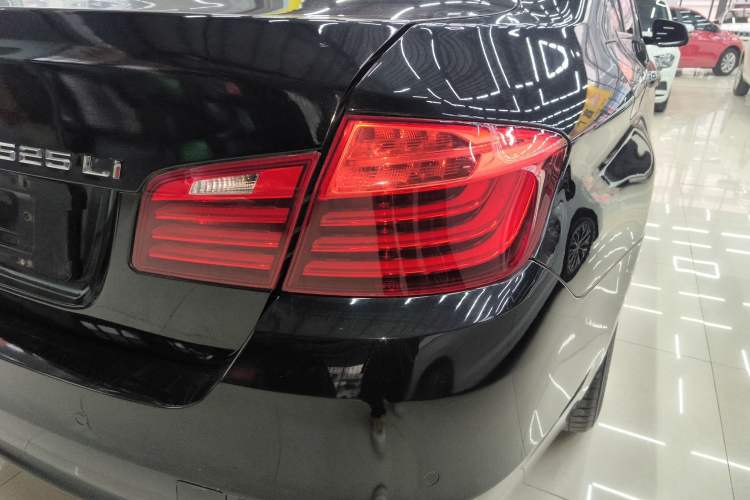 Used BMW 5 Series 2014 525Li Leading Model
