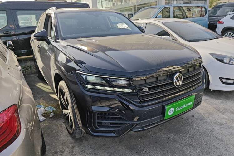 Used Volkswagen Touareg 2022 3.0 TSI Luxury Edition Black Diamond Sport Package

