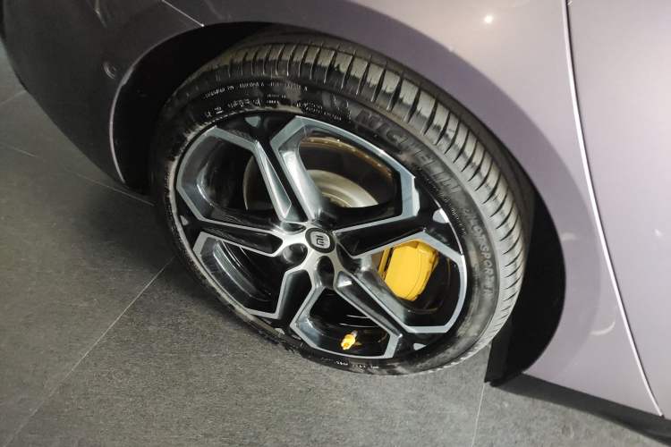 Used  SU7 2024 Rear-Drive Ultra-Long Range Advanced Pro-Level Intelligent Driving Version
