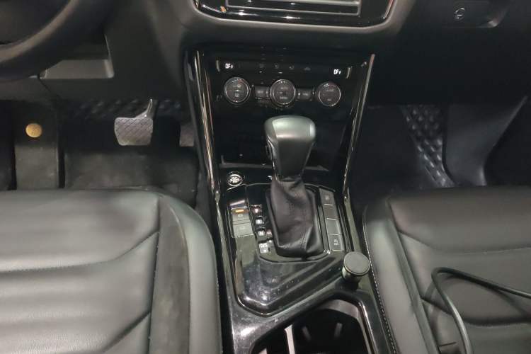 Used Volkswagen Tiguan L 2017 330TSI Automatic Two-Wheel Drive Comfort Edition