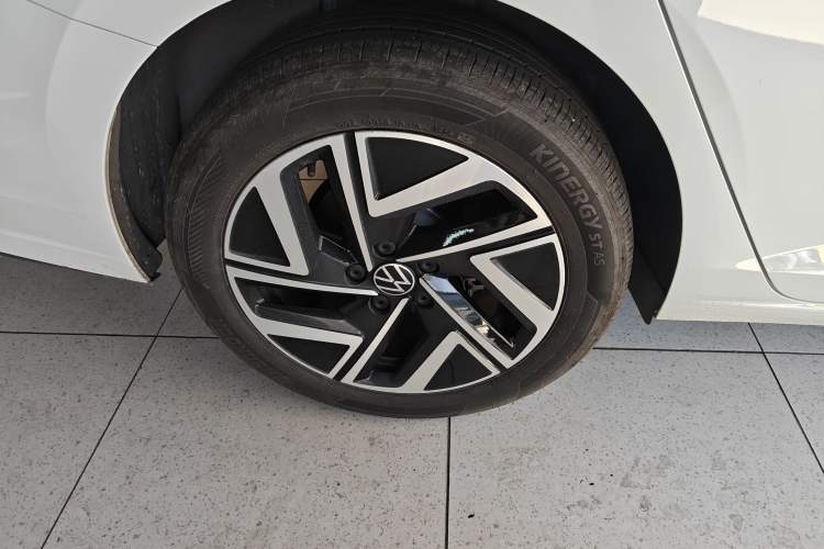 Used Volkswagen Sagitar 2025 Revised Version Three 300TSI DSG Excellence Edition
