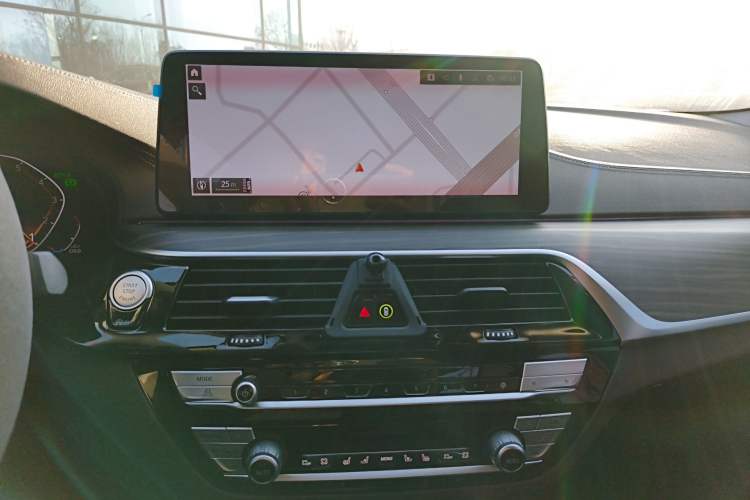 Used BMW 5 Series 2022 Second Facelift 530Li Luxury Edition Premium Package
