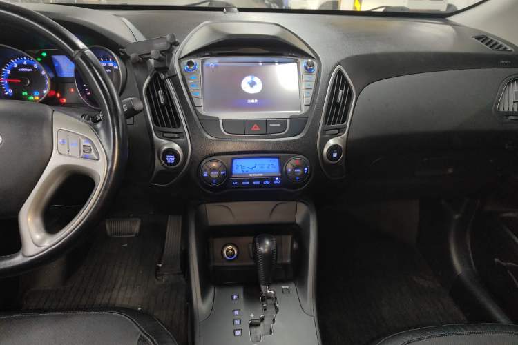 Used Hyundai ix35 2013 2.0L Automatic Two-Wheel Drive Smart GLS China IV Standard
