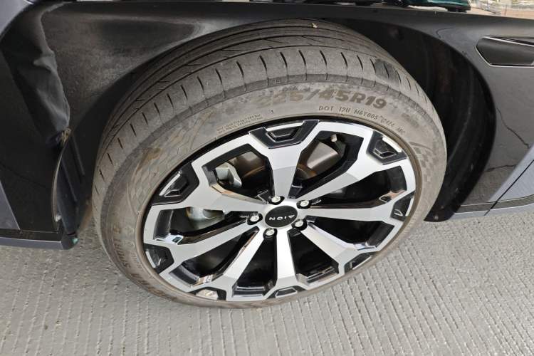 Used AION V 2024 Aion Tyrannosaurus 650 LiDAR Edition
