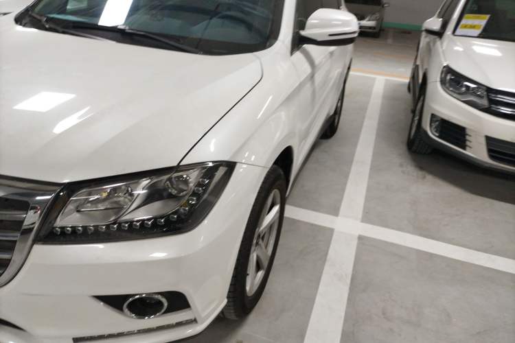 Used Haval H2 2018 Chuanxiang Edition Red Badge 1.5T Dual-Clutch Two-Wheel Drive Fashionable Model
