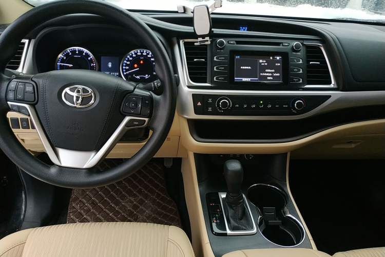 Used Toyota Highlander 2018 2.0T Two-Wheel Drive Elite Edition 7 Seats China VI Standard