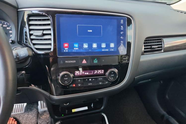 Used Mitsubishi Outlander 2019 2.0L Two-Wheel Drive Comfort Edition 5 Seats China VI Standard