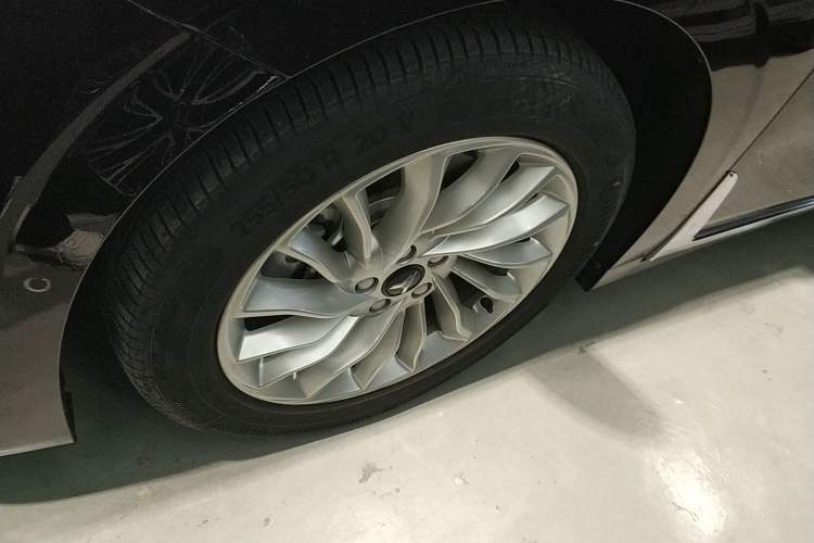 Used VOYAH Dream 2024 PHEV Extended-Range Premium Edition
