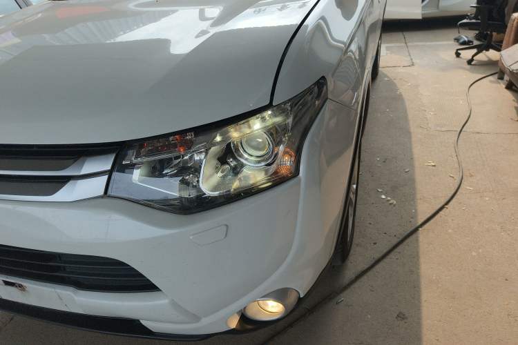 Used Mitsubishi Outlander 2014 2.4L 4x4 Deluxe Value Edition 5 Seats
