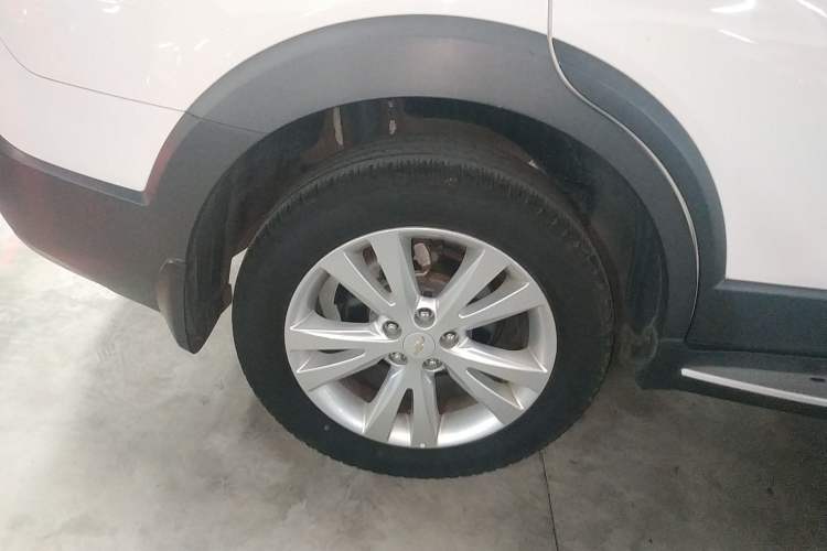 Used Chevrolet Captiva 2015 2.4L 4x4 Flagship Edition 7-Seater
