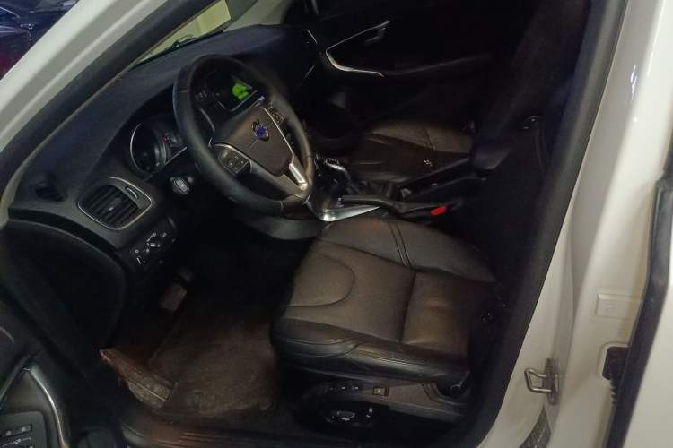 Used Volvo V40 2016 T3 Zhiyi Edition