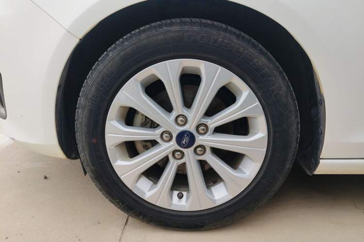 Used Ford Escort 2015 1.5L Automatic Fashion Model