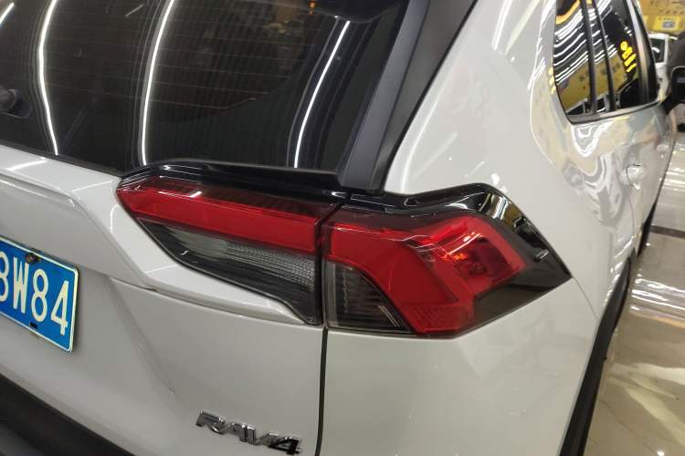 Used Toyota RAV4 2021 2.0L CVT Two-Wheel Drive Fashion Edition