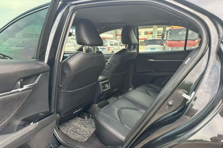 Used Toyota Camry 2021 2.0G Luxury Edition
