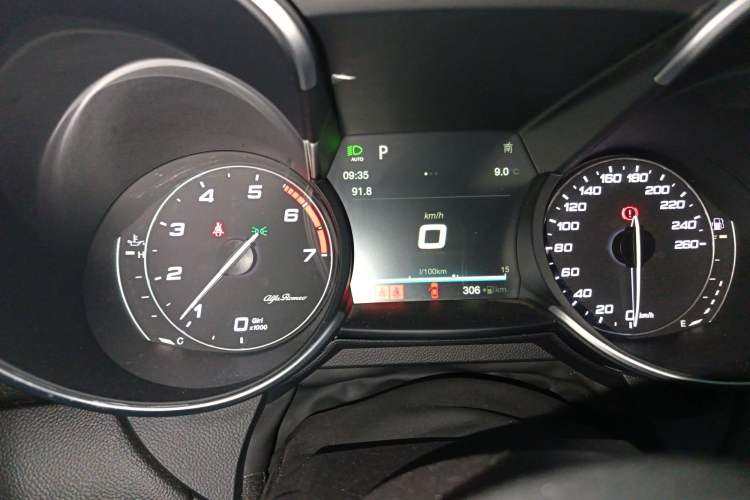 Used Alfa Romeo Giulia 2017 2.0T 200HP Luxury Edition
