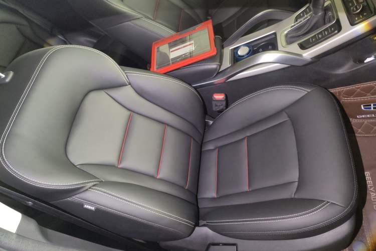 Used Geely Auto Emgrand X7 Sport 2018 1.8TD Automatic Two-Wheel Drive Smart 4G Connected Version
