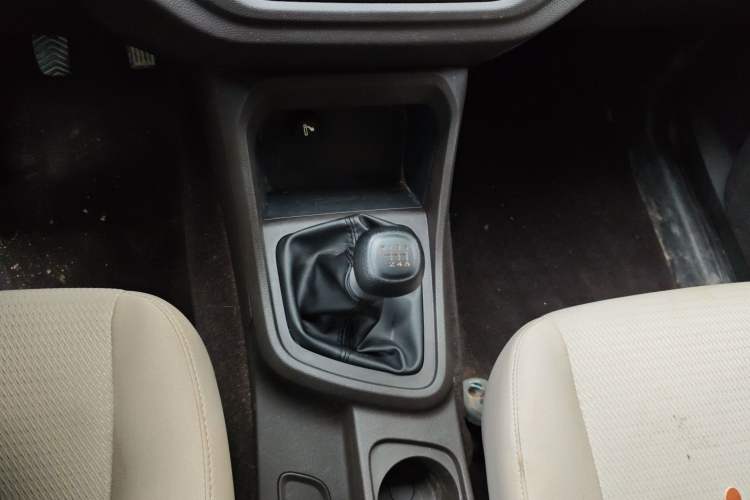 Used Wuling Hongguang V 2022 1.5L Jingqu Edition Enclosed-Window Vehicle with Hydraulic Power Steering LAR
