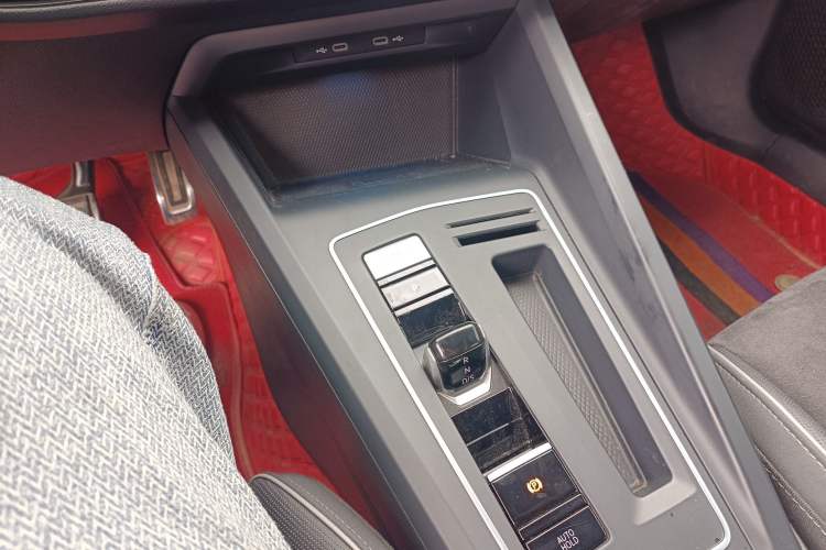 Used Volkswagen Golf 2023 Facelift 280TSI DSG R-Line Lite
