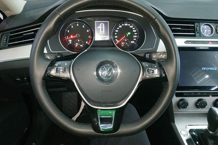 Used Volkswagen Magotan 2017 280TSI DSG Comfort Model
