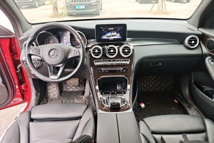 Used Mercedes-Benz GLC 2019 Facelift GLC 260 L 4MATIC Luxury Model
